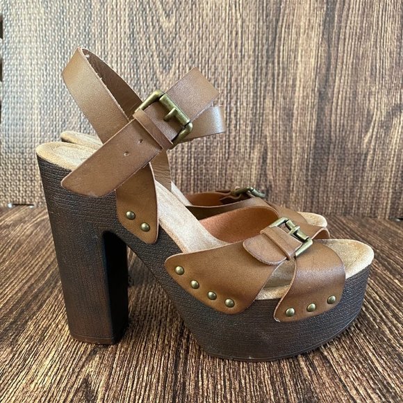 Candies Chunky Platform Boho Sandals Brass Studs Wooden Leather Size 7.5 - Picture 3 of 10